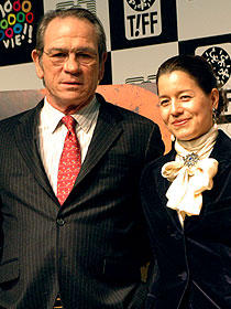 トミー・リー・ジョーンズ、奥さん同伴で来日