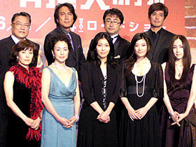 三谷監督を囲む豪華キャスト