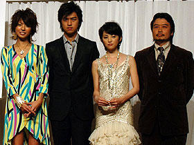 (左より)宮地真緒、チェン・ボーリン、田中麗奈、天願大介監督