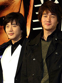 スターは体調管理も怠りなく！ （左より）クォン・サンウ、ユ・ジテ