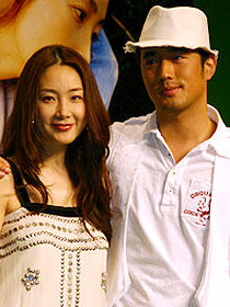 すっかりおなじみのチェ・ジウ(左)と 共演のチョ・ハンソン