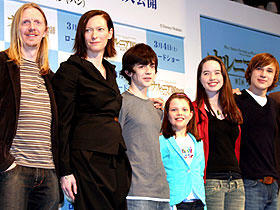 「ナルニア」会見。白い魔女の素顔はやっぱりクール？