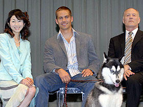 （左より）荻野目慶子、ポール・ウォーカー、 フランク・マーシャル監督