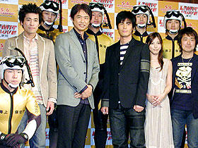 完成披露会見に臨んだ伊藤英明、加藤あいら