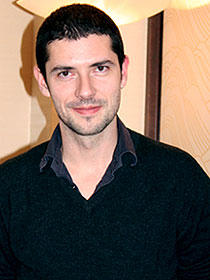 たくさん食べてもスタイルは崩れないイケメン