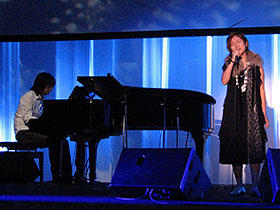 「地下鉄（メトロ）に乗って」Salyu＆小林武史が主題歌披露