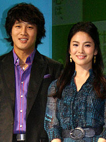 高校生カップルを熱演した チャ・テヒョン（左）は30歳、 ソン・ヘギョ（右）は24歳