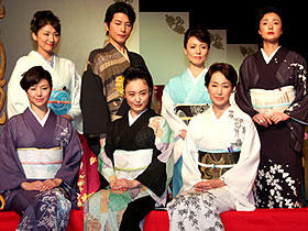 (後列左から)松下由樹、及川光博、杉田かおる、浅野ゆう子 (前列左から)井川遥、仲間由紀恵、高島礼子