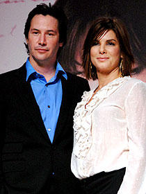 ケンカするほど仲がいい? (左から)キアヌ・リーブス、サンドラ・ブロック