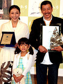 奥田瑛二監督を、キャシー・ベイツがベタ褒め。モントリオール3冠