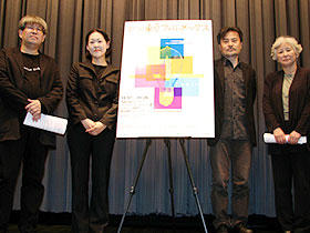 （左から）市山尚三、林加奈子、黒沢清監督、岡本みね子