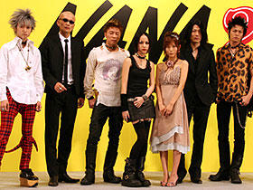 「NANA2」（左から）本郷奏多、丸山智己、成宮寛貴、 中島美嘉、市川由衣、玉山鉄二、姜暢雄