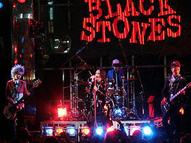 「NANA2」中島美嘉が新宿アルタ前でシークレットライブ敢行！