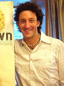 「unknown」サイモン・ブランド監督、「ジム・カビーゼルに感謝」