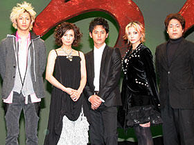 「どろろ」（左から）瑛太、柴咲コウ、妻夫木聡、 土屋アンナ、塩田明彦監督