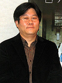 不器用な親子愛を描く韓国映画「ファミリー」イ・ジョンチョル監督