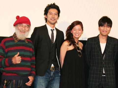 尾野真千子“ゆがんだ映画”初日に満面の笑み