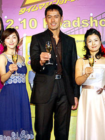 「バブルへGO!!／タイムマシンはドラム式」 （左から）広末涼子、阿部寛、薬師丸ひろ子