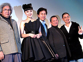 「墨攻」(左から)阪本善尚、ファン・ビンビン、 アン・ソンギ、ジェイコブ・チャン監督、アンディ・ラウ