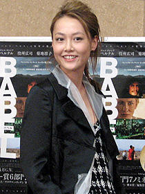 アカデミー賞授賞式に出席のため 渡米する菊地凛子