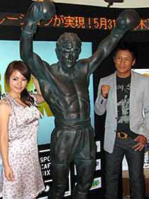 “NEVER GIVE UP”に共感！ 磯山さやか、魔裟斗