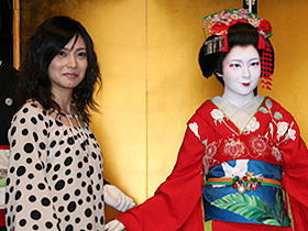 「似てない」等身大マネキンに絶句の柴咲コウ