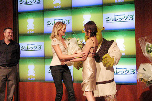 キャメロン＆紀香の日米フィオナ姫が華麗な2ショット「シュレック3」