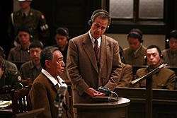 軍事法廷の藤田まこと演じる岡田中将