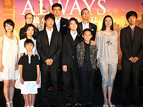 あとは山崎監督の腕次第！ 会見に参加した夕日町の人々の一同