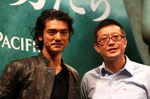 金城武、撮影現場で毎日飲んだくれ？「傷だらけの男たち」会見