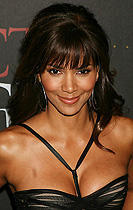 ハル・ベリー、「バーバレラ」のセクシーヒロインに決定？