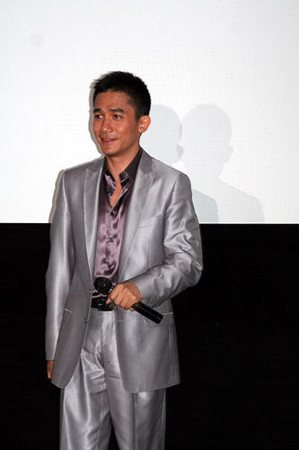 トニー・レオン緊急来日。中越沖地震被災者へメッセージも