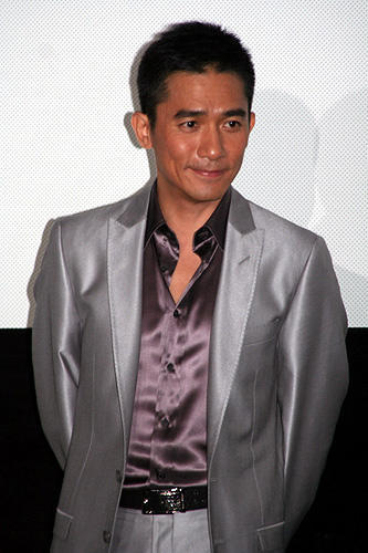 トニー・レオン緊急来日。中越沖地震被災者へメッセージも