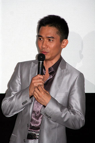 トニー・レオン緊急来日。中越沖地震被災者へメッセージも