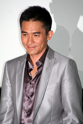 トニー・レオン緊急来日。中越沖地震被災者へメッセージも