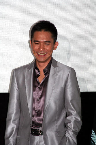 トニー・レオン緊急来日。中越沖地震被災者へメッセージも