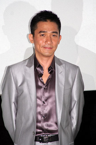 トニー・レオン緊急来日。中越沖地震被災者へメッセージも