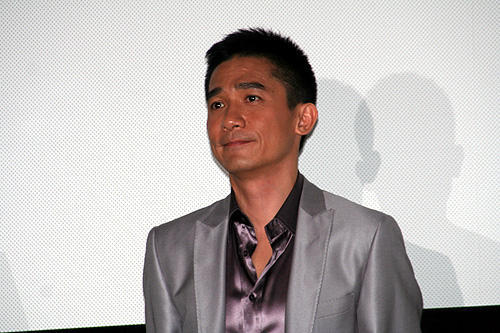 トニー・レオン緊急来日。中越沖地震被災者へメッセージも