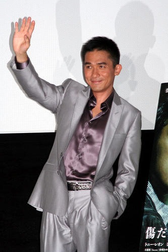 トニー・レオン緊急来日。中越沖地震被災者へメッセージも