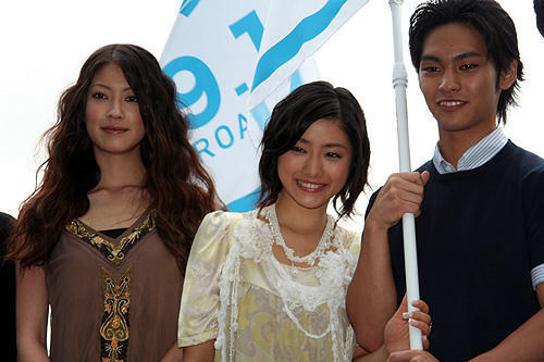 柳楽優弥主演「包帯クラブ」会見は男同士がいたわりあう場に？