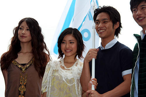 柳楽優弥主演「包帯クラブ」会見は男同士がいたわりあう場に？