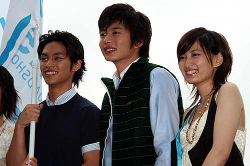 柳楽優弥主演「包帯クラブ」会見は男同士がいたわりあう場に？