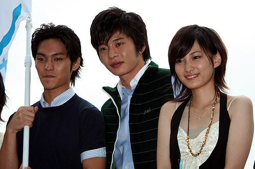 柳楽優弥主演「包帯クラブ」会見は男同士がいたわりあう場に？