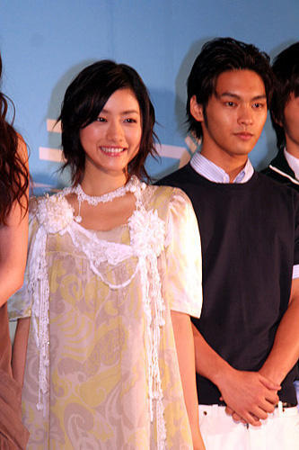 柳楽優弥主演「包帯クラブ」会見は男同士がいたわりあう場に？