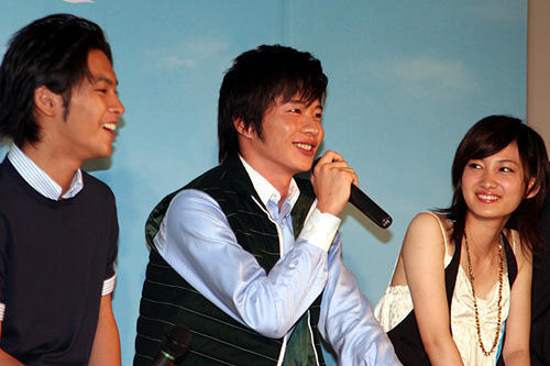 柳楽優弥主演「包帯クラブ」会見は男同士がいたわりあう場に？