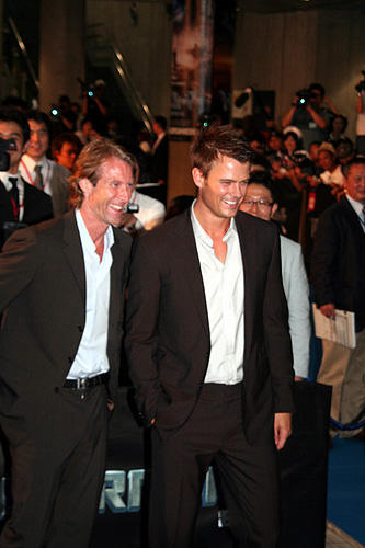 東京ビッグサイトに巨大ロボット出現！「トランスフォーマー」プレミア