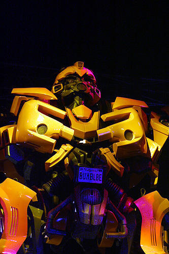 東京ビッグサイトに巨大ロボット出現！「トランスフォーマー」プレミア