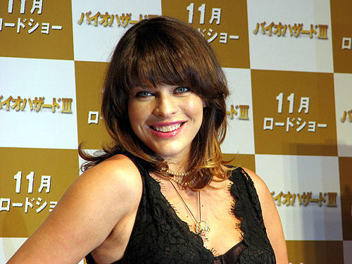 妊娠6カ月のミラ・ジョボビッチが来日！「バイオハザードIII」会見