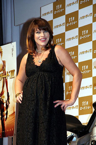 妊娠6カ月のミラ・ジョボビッチが来日！「バイオハザードIII」会見