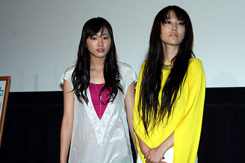 ガッキーが“初体験”で泣いちゃった！「恋するマドリ」完成披露